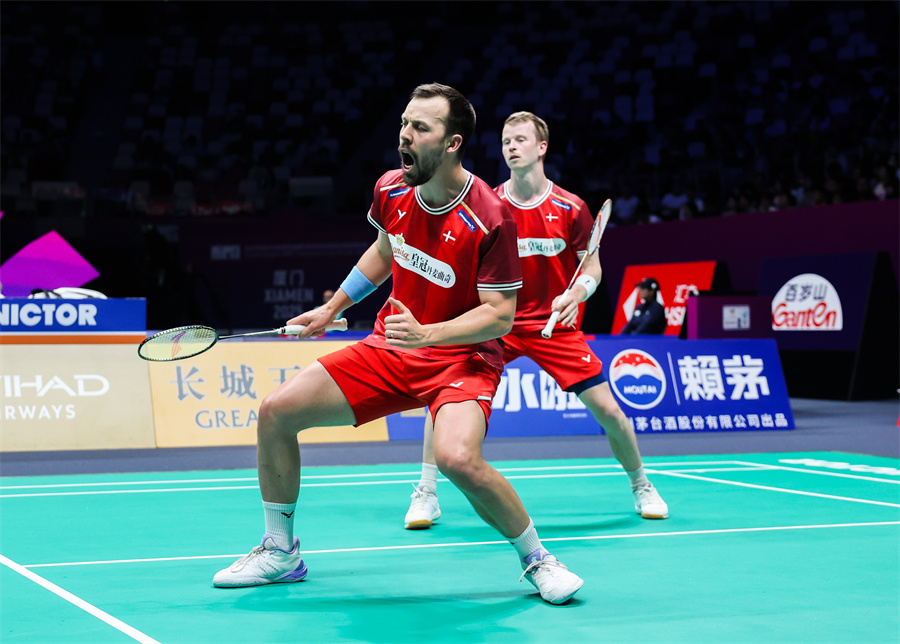 为导演提供 为导演提供